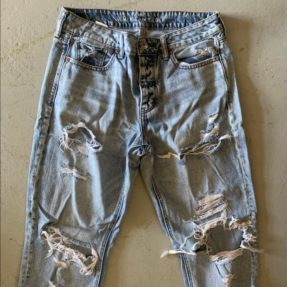 American eagle tomgirl distressed jeans size 10